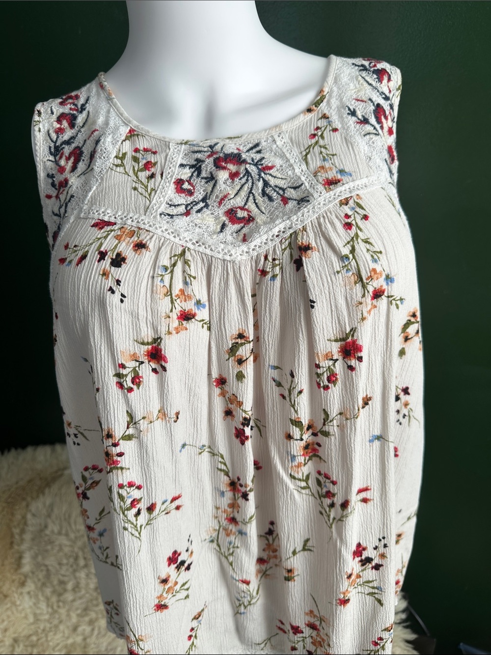 Women’s Cream Floral Embroidered Sleeveless Tunic